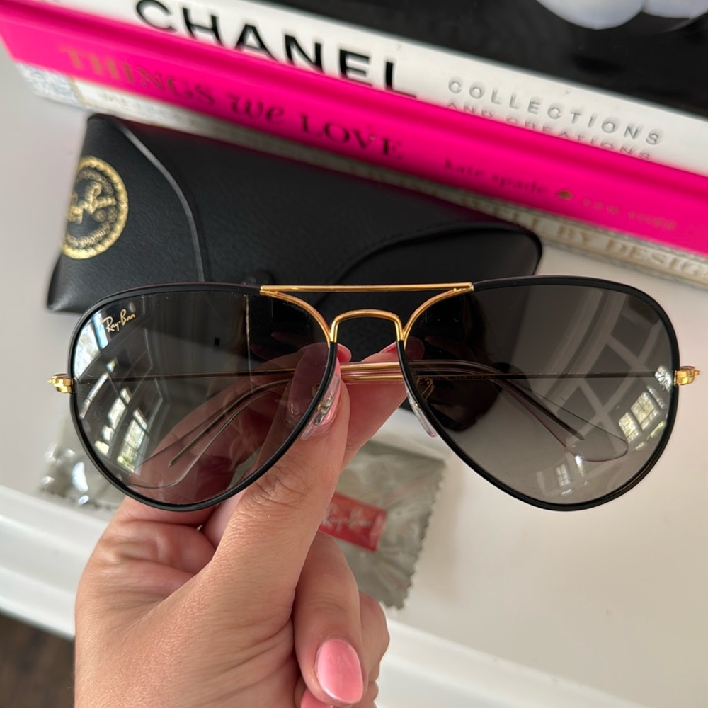 Black Aviator Raybans